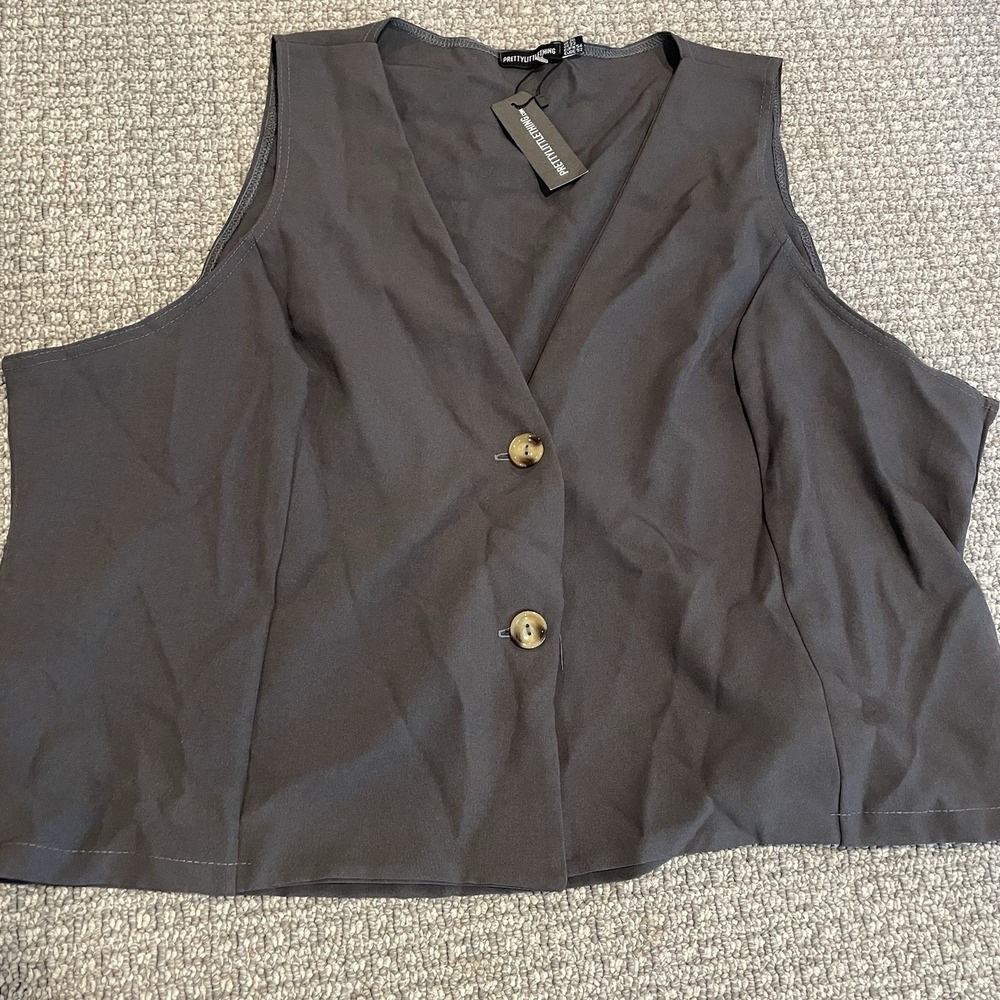 NWT Pretty Little Thing Vest Womens 22 Gray Tailored Waist Vneck Sleeveless Top